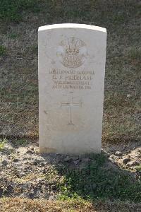 Ismailia War Memorial Cemetery - Pridham, G F